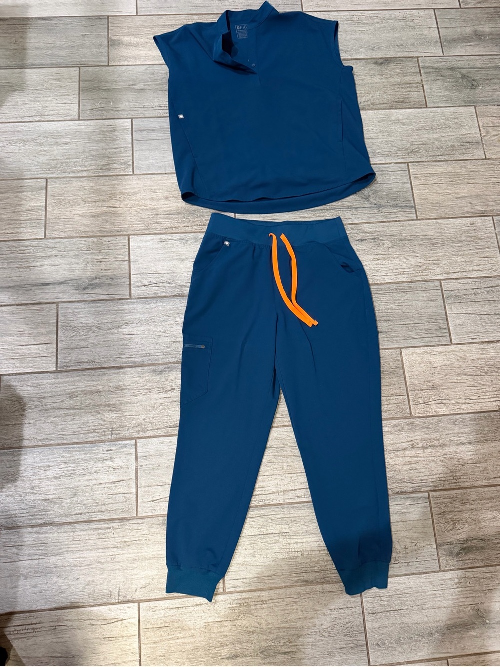 Figs scrubs XS top Medium joggers
